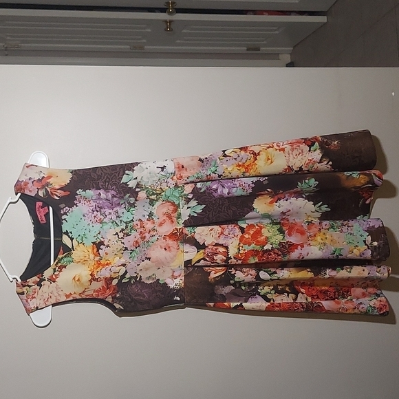 Betsey Johnson Dresses & Skirts - Betsey Johnson Floral Dress